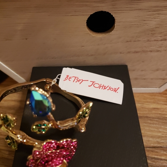 Betsey Johnson Bracelet - Picture 11 of 16